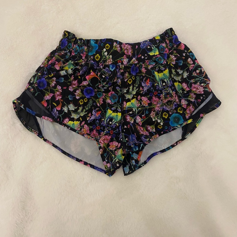 floral lululemon shorts size 4 (never worn)
